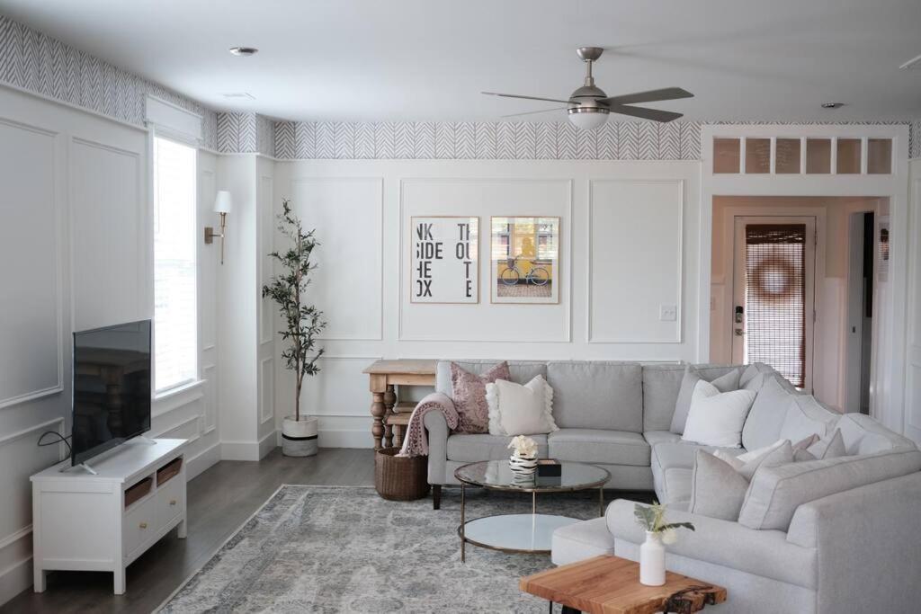 Brand New Downtown Home! Holiday home *