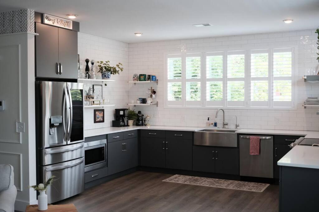 Brand New Downtown Home! Holiday home *