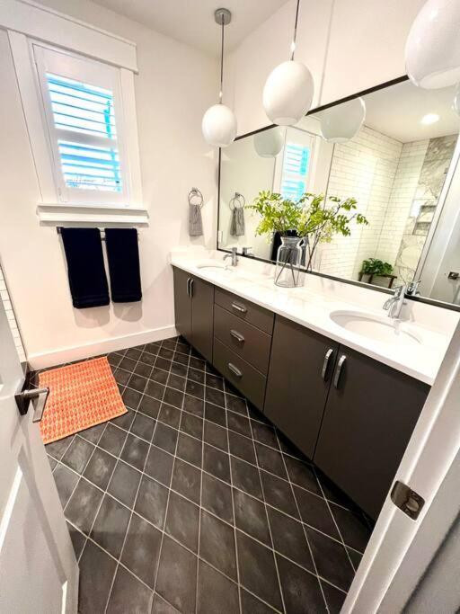 Brand New Downtown Home! *